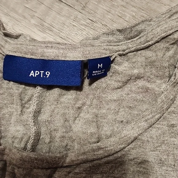 Pineapple tank top - Picture 2 of 2